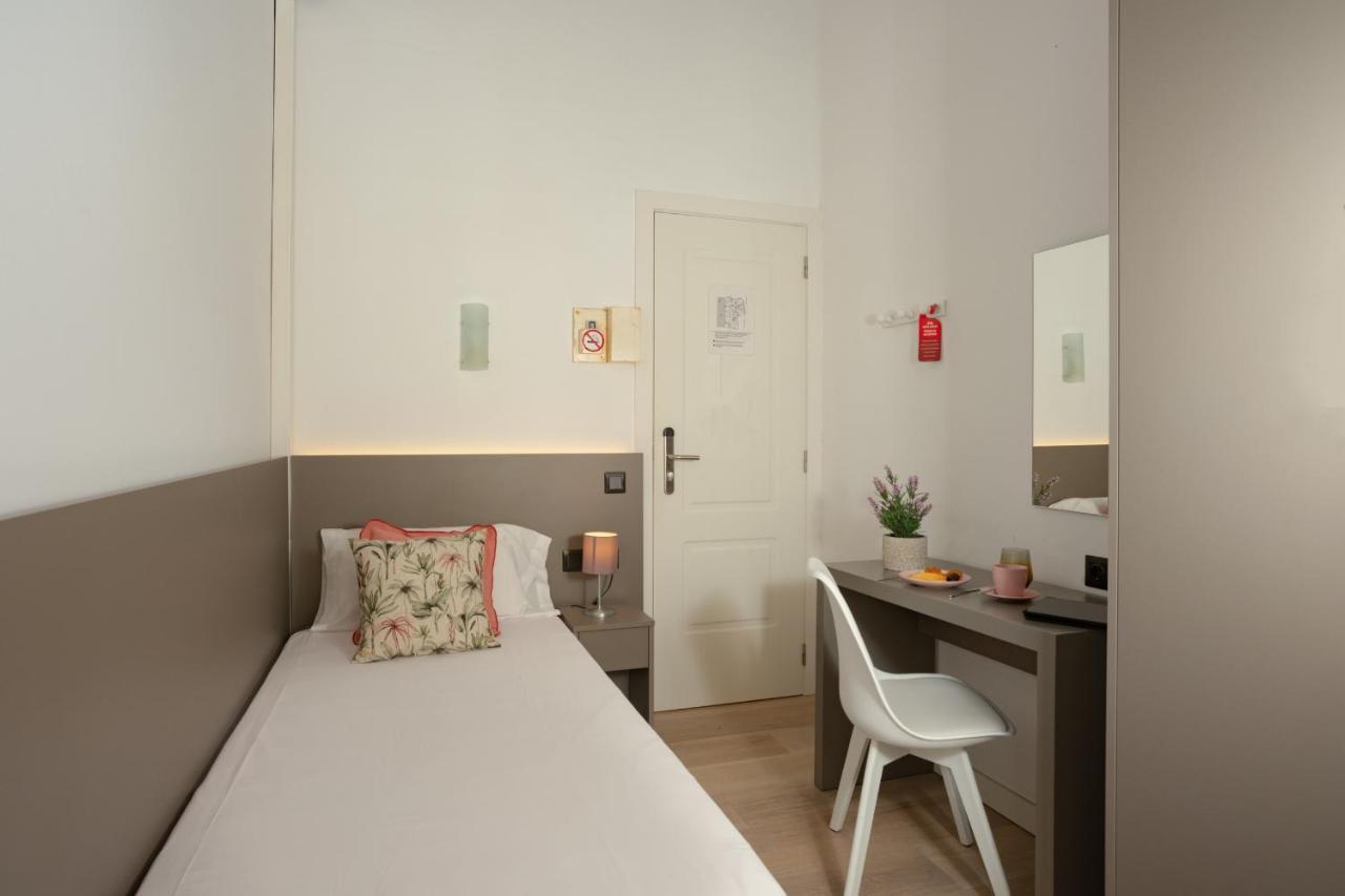 Antonios Hostal Sitges Exterior foto